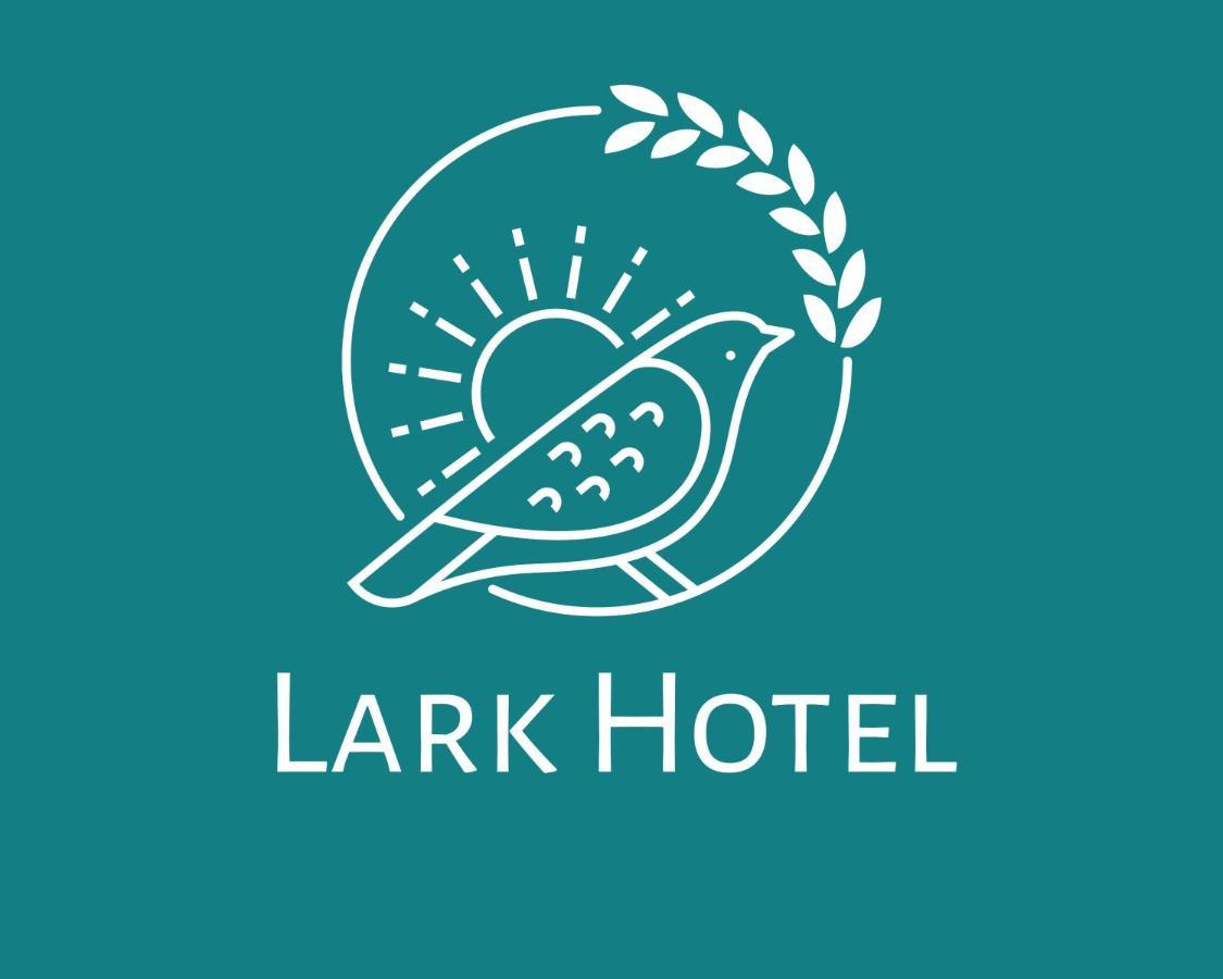 Lark Hotel Daressalam Exterior foto